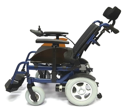 Кресло-коляска электр. Титан LY-103-RC (Recliner) (48см) передние литые 20х6,8 см, задние пневмо 34х